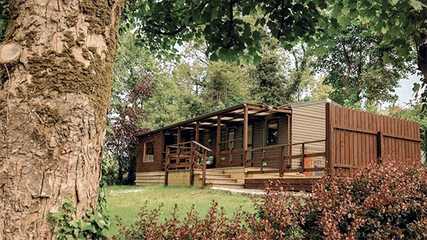 A riverside cabin set in open Cavan countryside, right on the Shannon–Erne Blueway